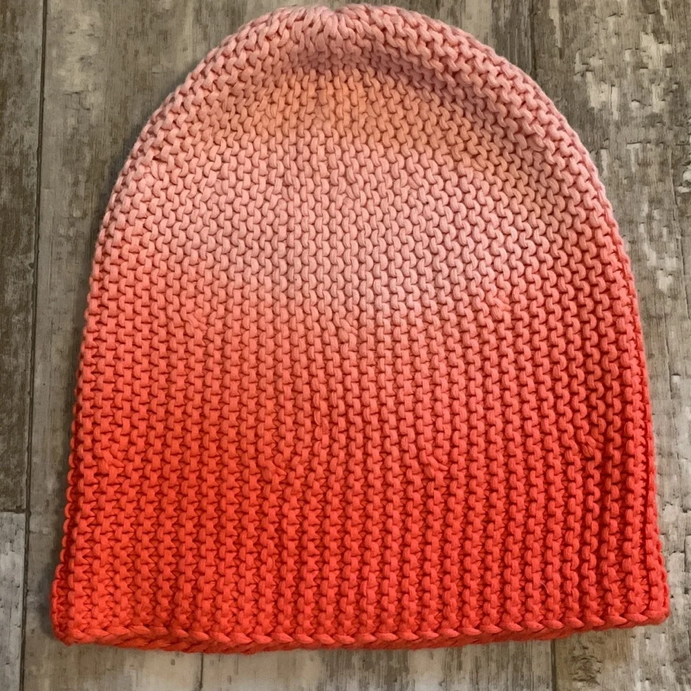 American Eagle ombré knit beanie